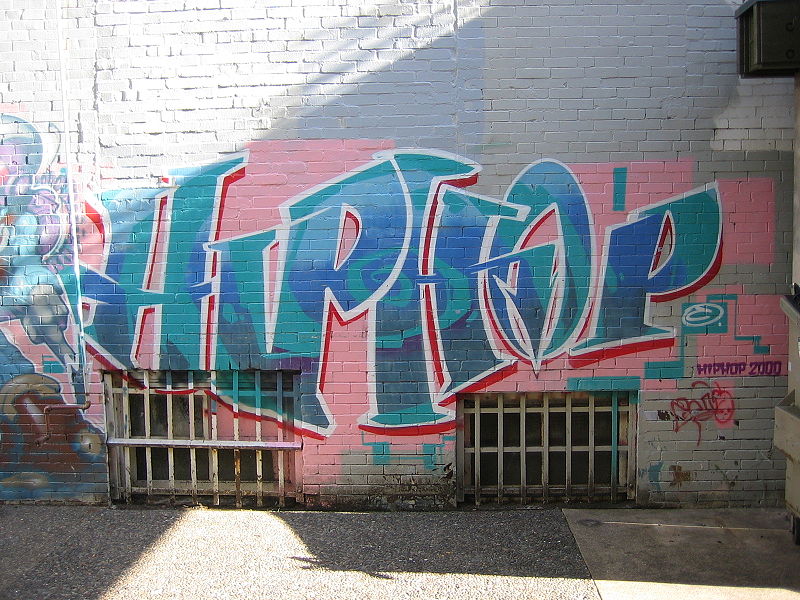 [800px-Hip_Hop_Graffiti.jpg]