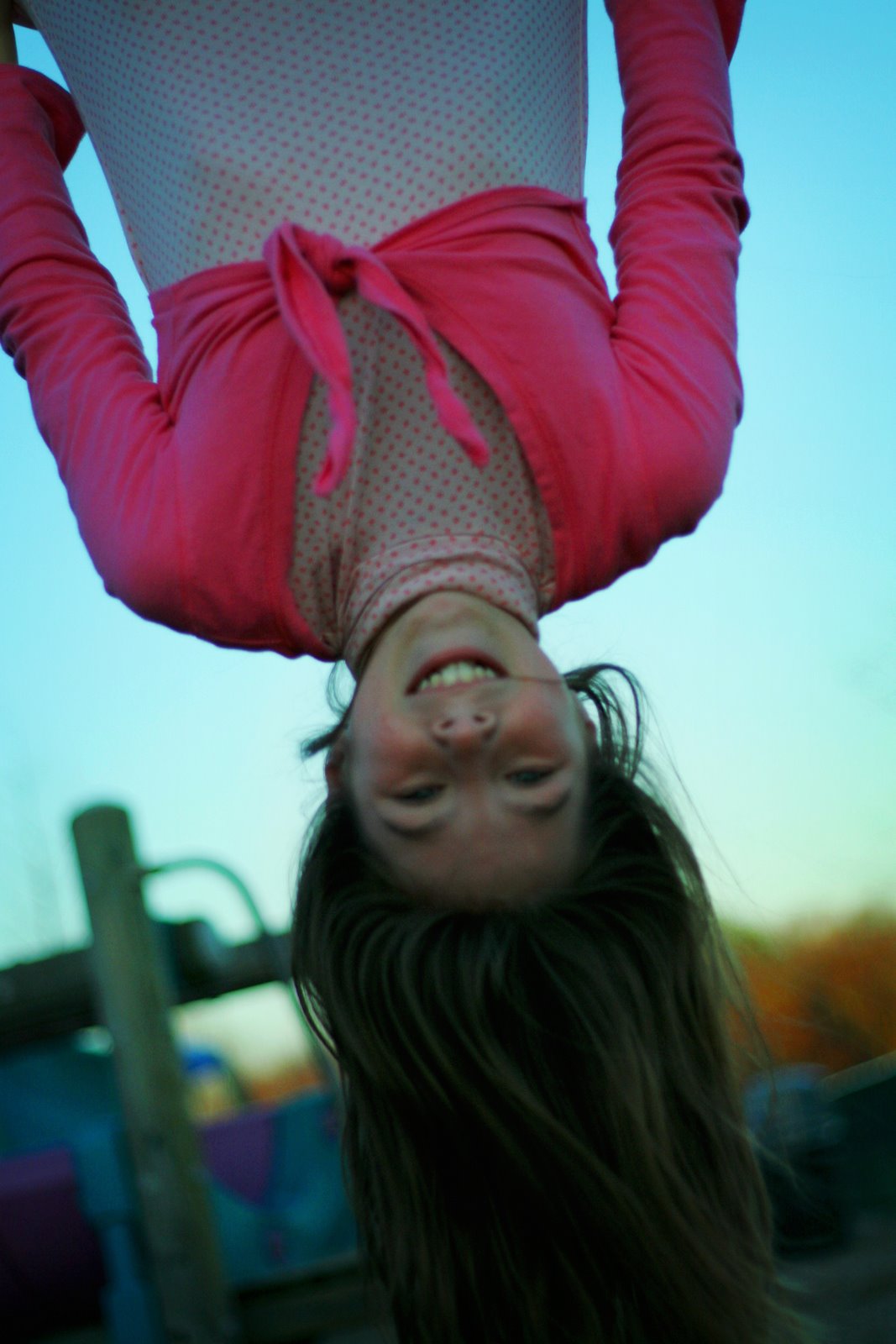 [Kelsey+Hanging+at+the+Park.jpg]