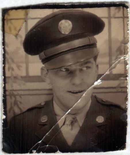 [1943+-+Dad+-+portrait+in+dress+uniform.jpg]