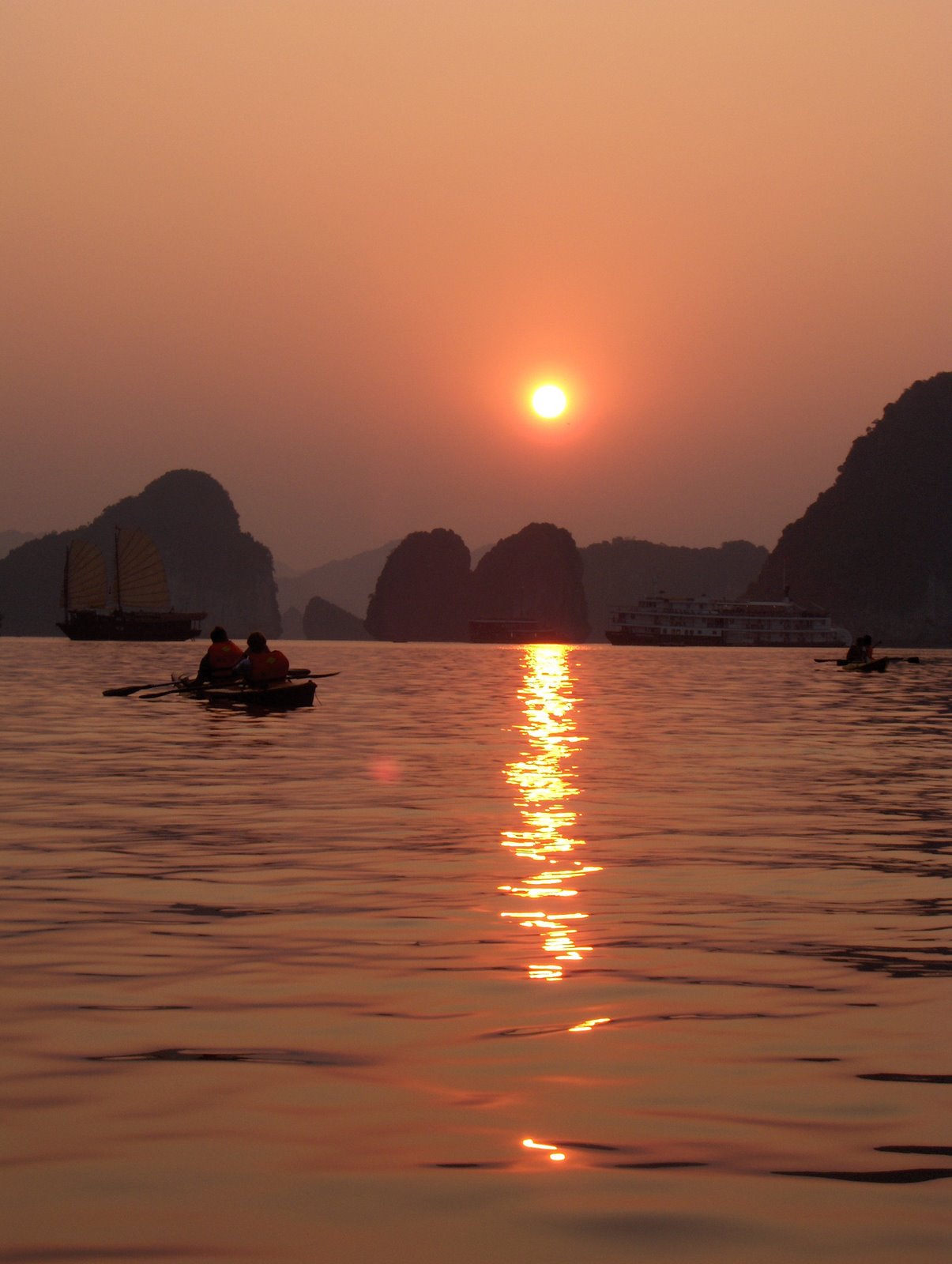 [Sunset+from+the+kayak.JPG]
