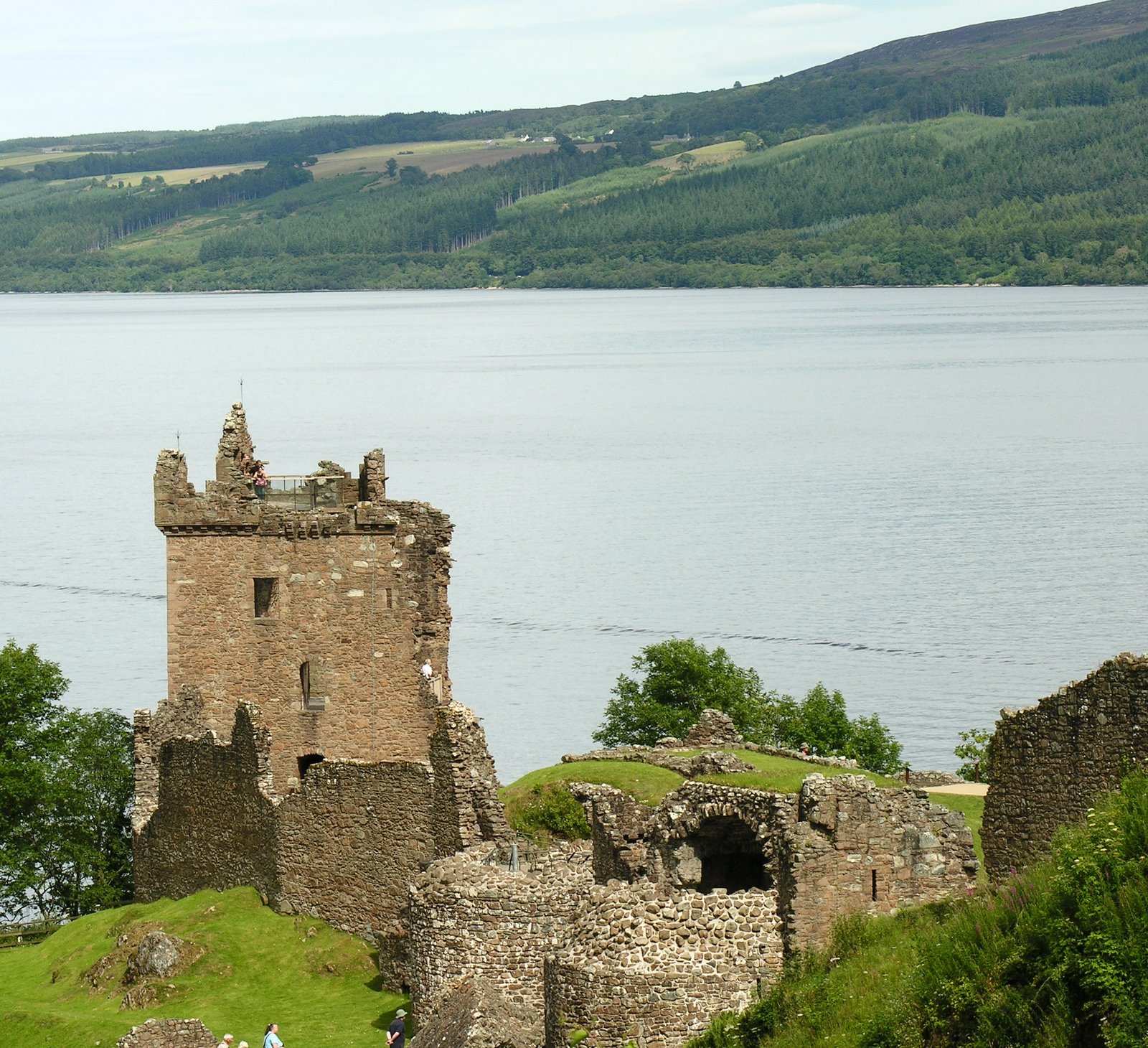 [Loch+Ness+urquhart+castle.JPG]