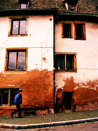 [man+and+old+houses.JPG]