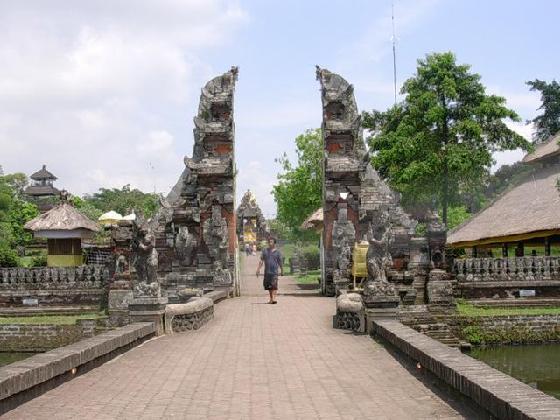 [3578068-Entrance_to_Taman_Ayun_of_Mengwi_Temple-Bali.jpg]