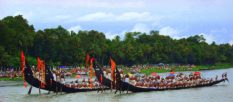 [Kerala_snake_boatrace.jpg]