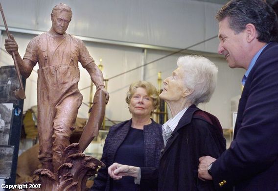 [Tom+McCall+Proposed+Statue.jpg]