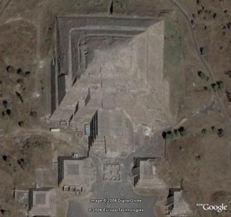 [teotihuacan_piramide-luna.jpg]