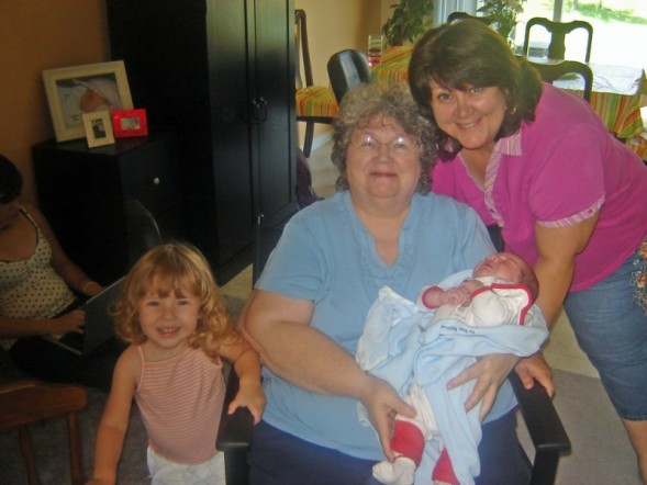 [Mom+and+carrie+and+grandkids.jpg]