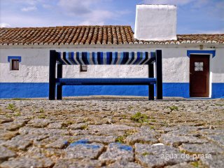 [blue+bench+with+blue+house+cópia.jpg]
