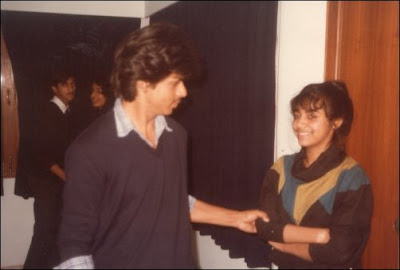 shahrukh khan with gauri during college days - 7