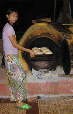 [bread+oven+thailand.jpg]