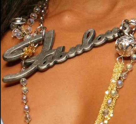 [nameplate+necklace+meghan+fabulous.jpg]