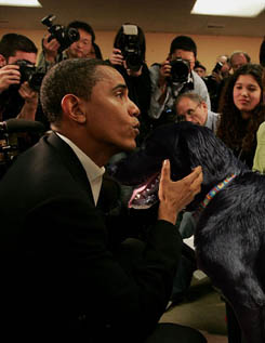 [Obama+kisses+doggies+too.jpg]