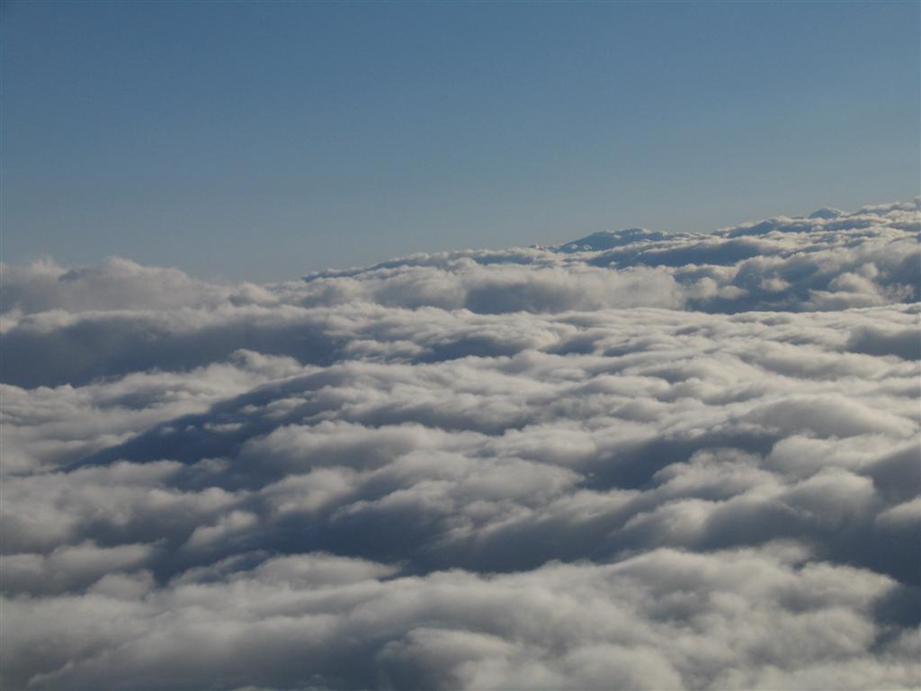 [2004-06-18_clouds_from_above.jpg]