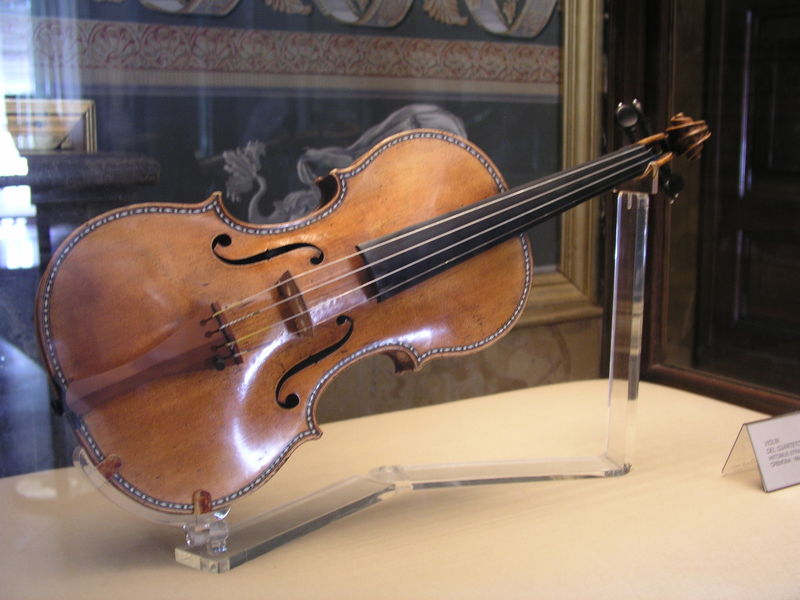 [Stradivarius1.jpg]