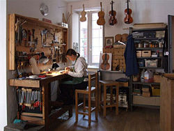 [luthier.jpg]