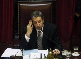 [vicepresidente_argentino_Julio_Cobos_asesta_duro_golpe_presidenta.jpg]