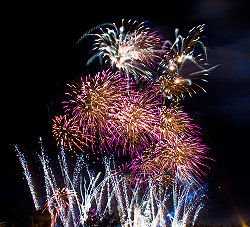 [250px-Fireworks_in_monterrey.jpg]