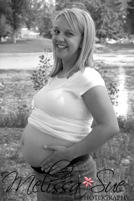 [Maternity.Tiffs+belly+bw.jpg]