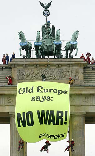 [greenpeace_no+war.jpg]
