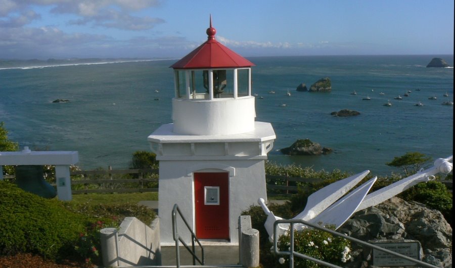 [trin_lighthouse.jpg]