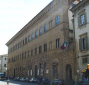[180px-Palazzo_Medici_Riccardi.jpg]