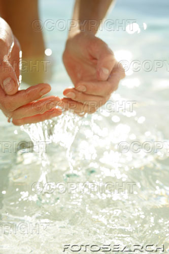 [agua+manos.jpg]
