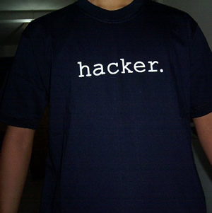 [bos_pake_kaos_hacker02.jpg]