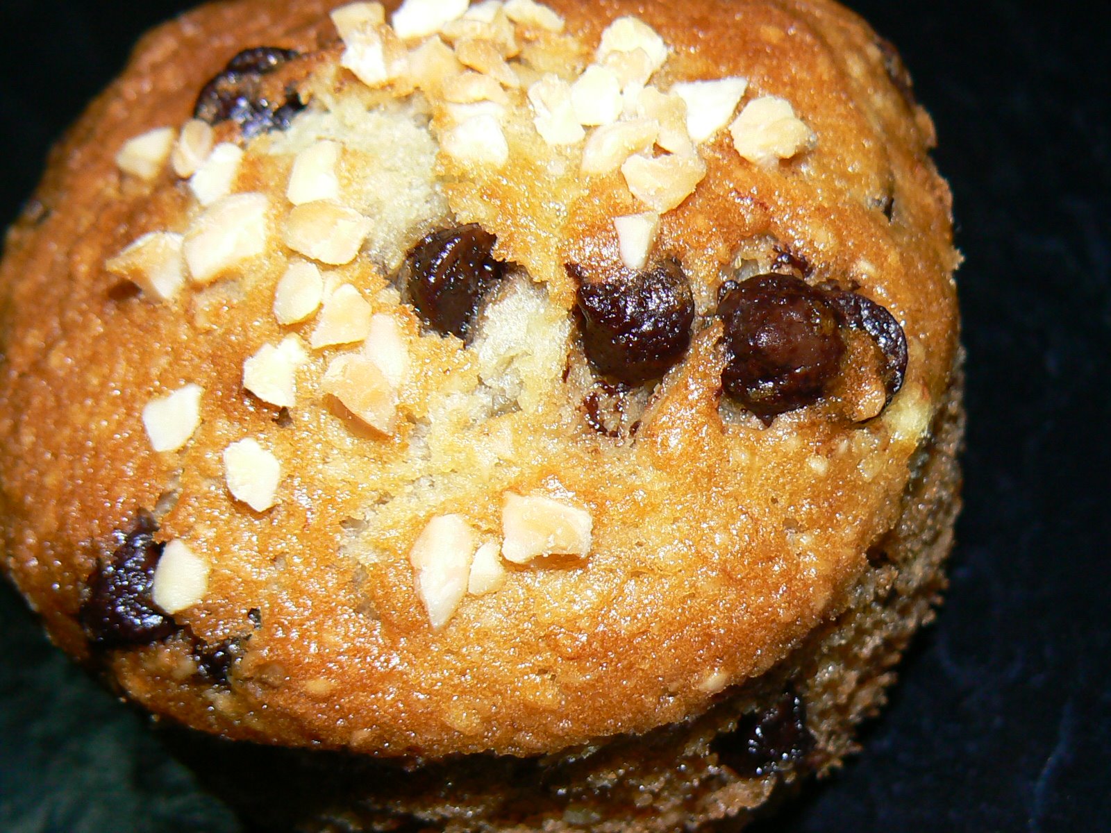 [Chocolate+Chips+&+Almond+Muffin-1.jpg]