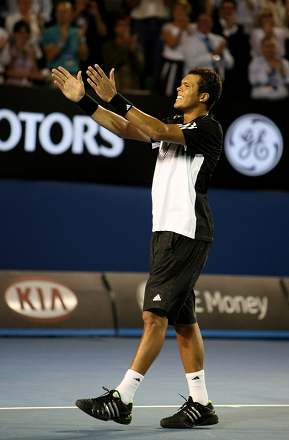 [9088fe5dc45f0483c5d278207ffcdccf-getty-correction-tennis-aus-open-tsonga.PNG]