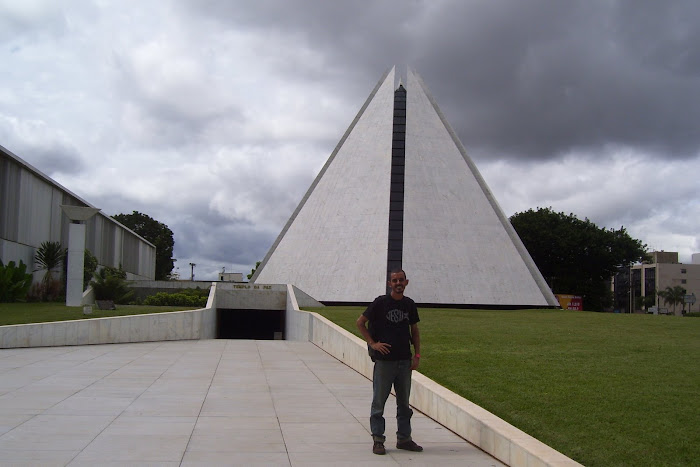 11 - A pirâmide da Legião da Boa Vontade.