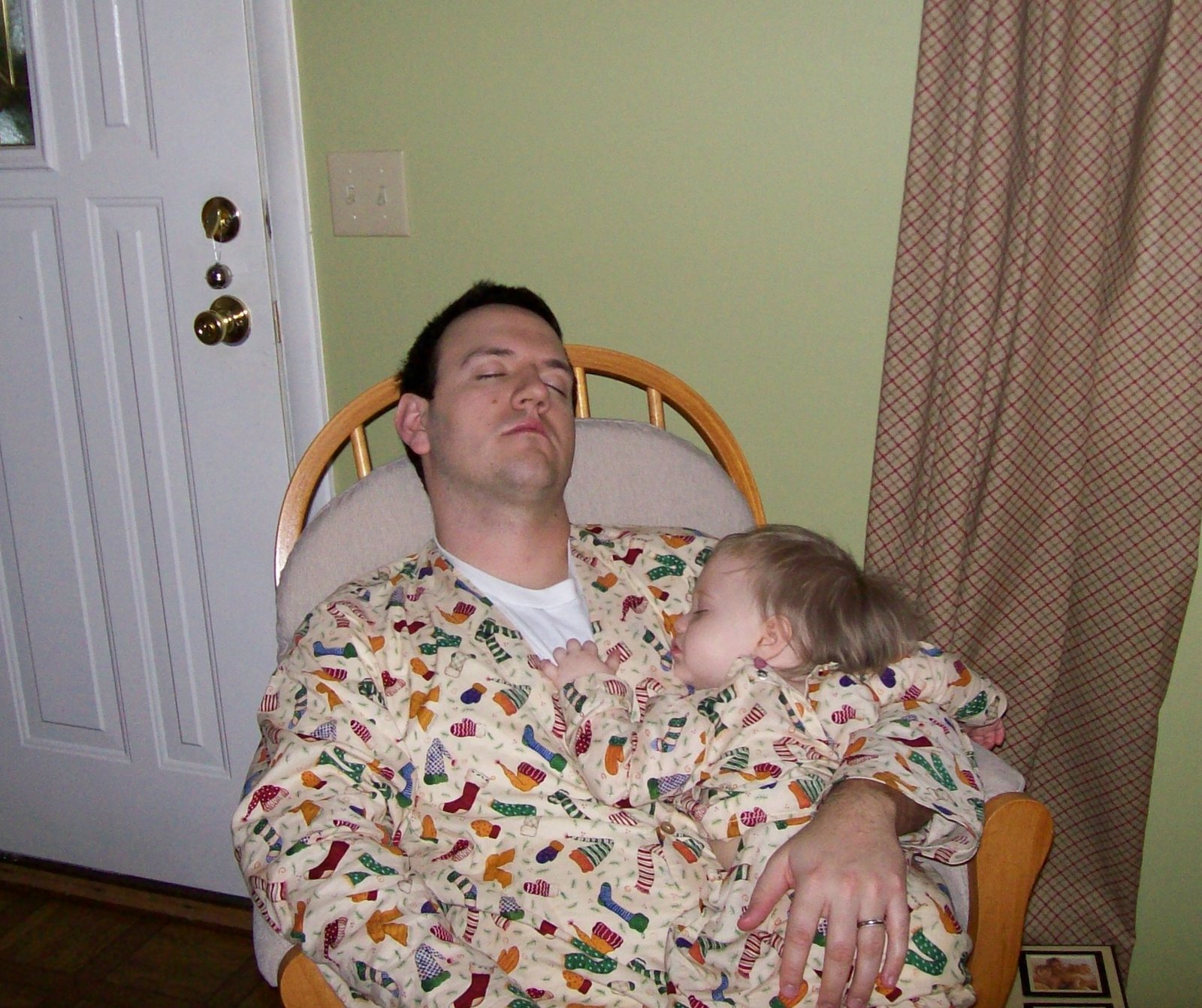 [reagan+and+daddy+asleep.jpg]