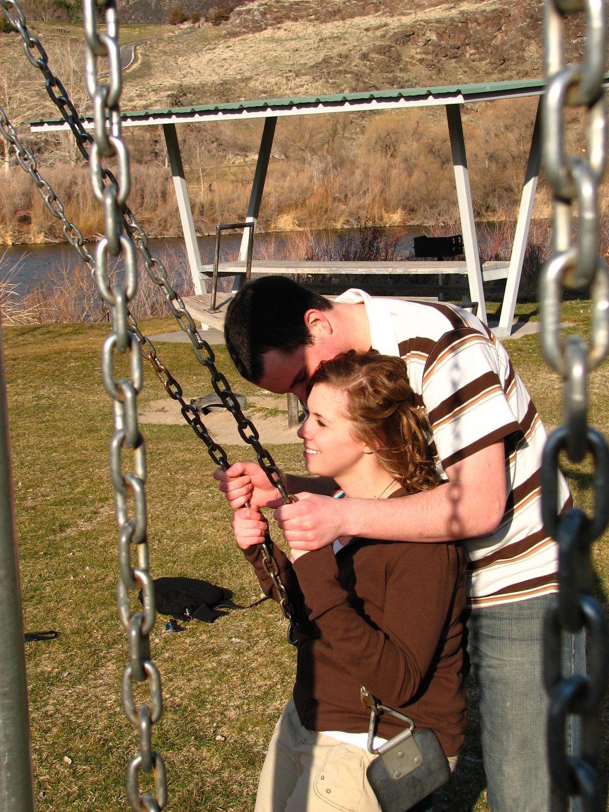 [Megan+and+Steve+on+swing.jpg]