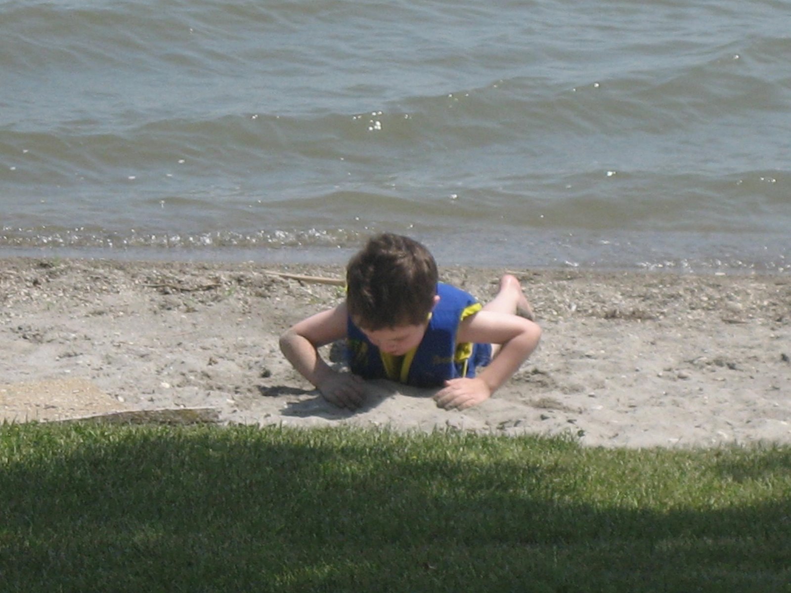 [Jadon+Swimming+in+sand.jpg]