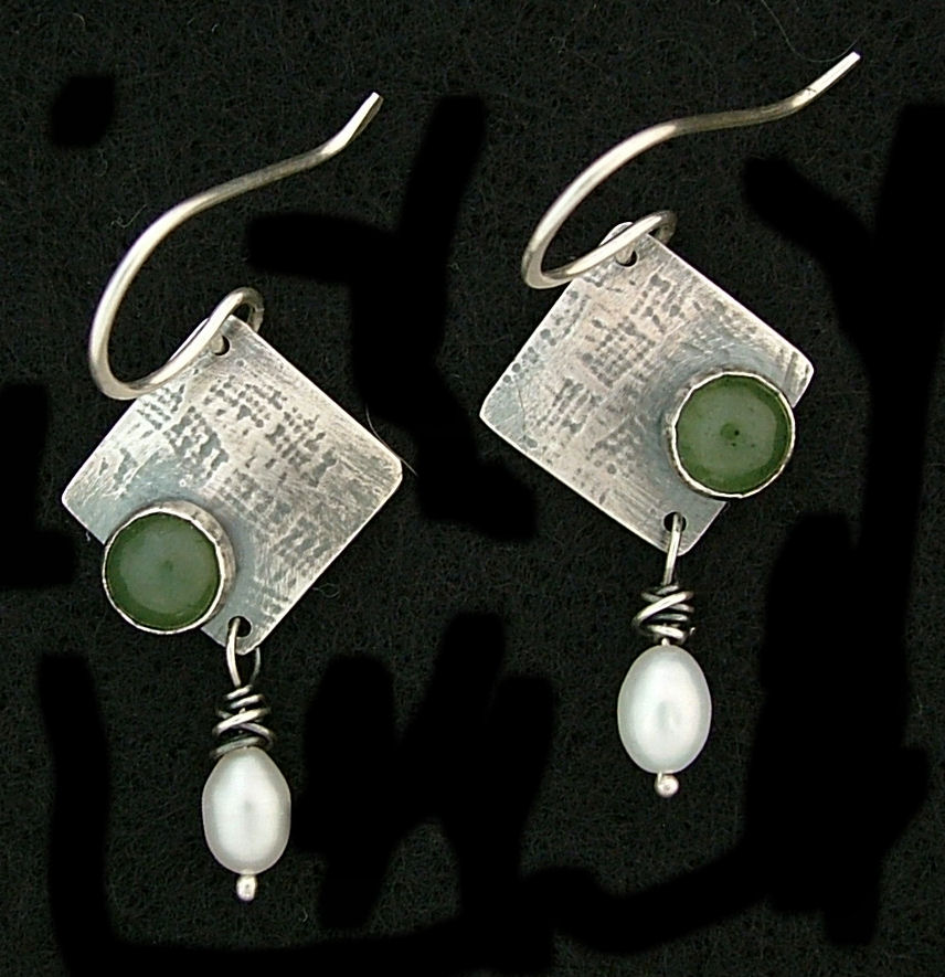 [jade+and+pearl+earrings.jpg]