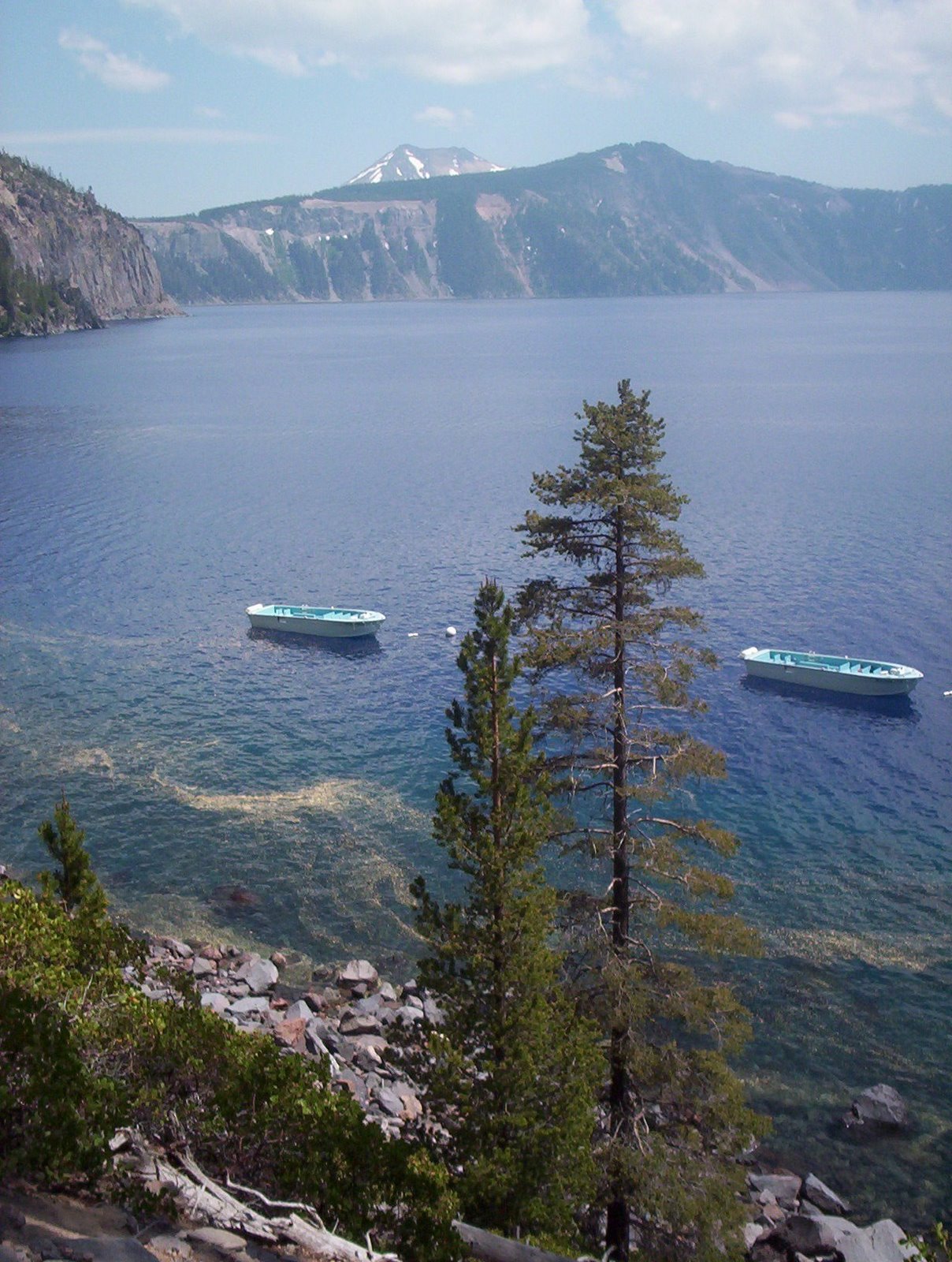 [Crater+Lake+Mount+Scott+with+Boats.JPG]