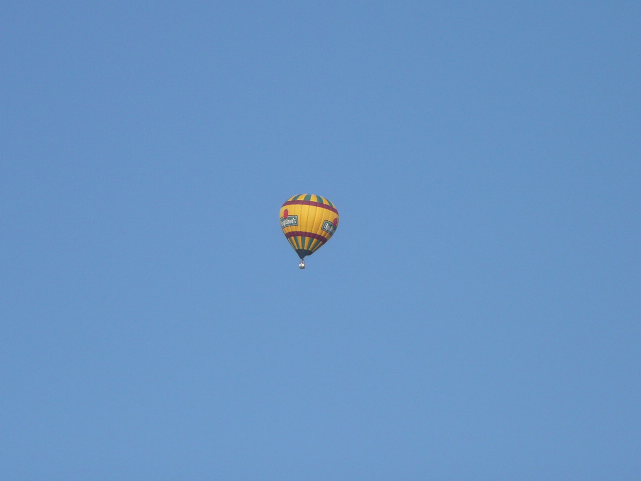 [2007-12-29+Lone+balloonist+in+Yuma+AZ+002.jpg]