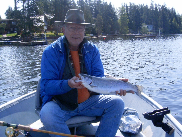 [05-10-2007+Fishing+on+Lake+Nawatzel+in+Shelton+008.jpg]