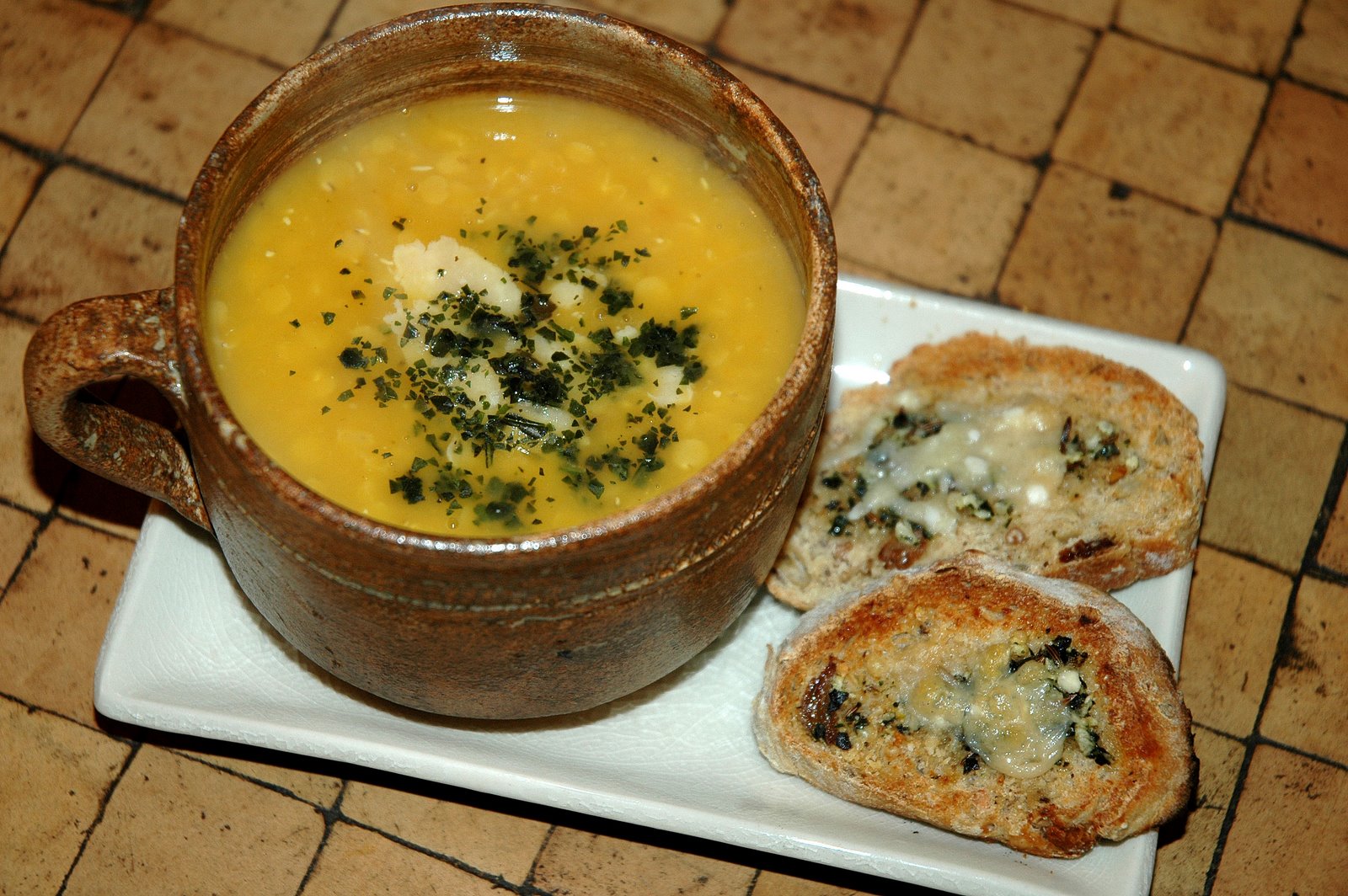 [Soupe+aux+carottes+et+lentilles,+toasts+au+carvi.jpg]