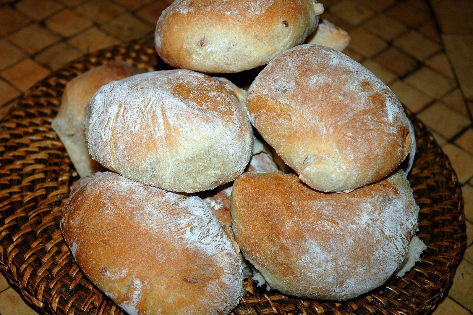 [Petits+pains+de+seigle+aux+raisins+de+Corinthe.jpg]
