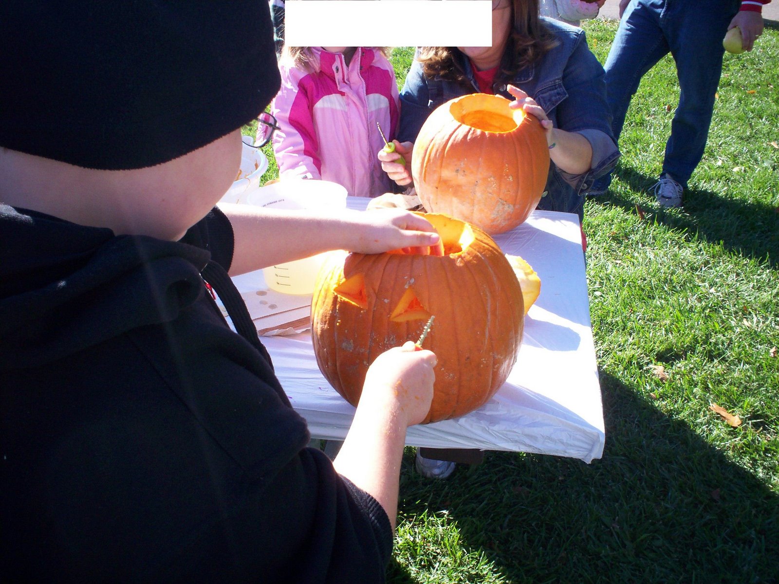 [carving_pumpkin.JPG]