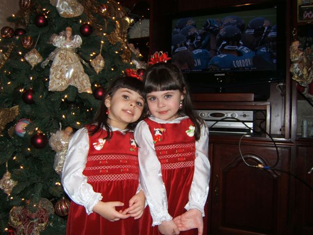 [twins+at+christmas+2006.jpg]