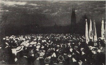 [Uppsala_plate_1_from_NF_30_(1920)_-_Student_song_at_Slottsbacken_on_Walpurgis_night.jpg]