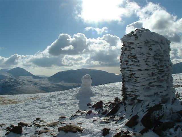 [0107+Summit+cairn+&+snowman+(Small).JPG]