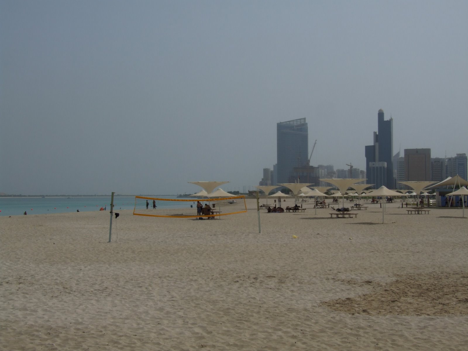 [Abu+Dhabi+Beach+7+DSCF3937.JPG]