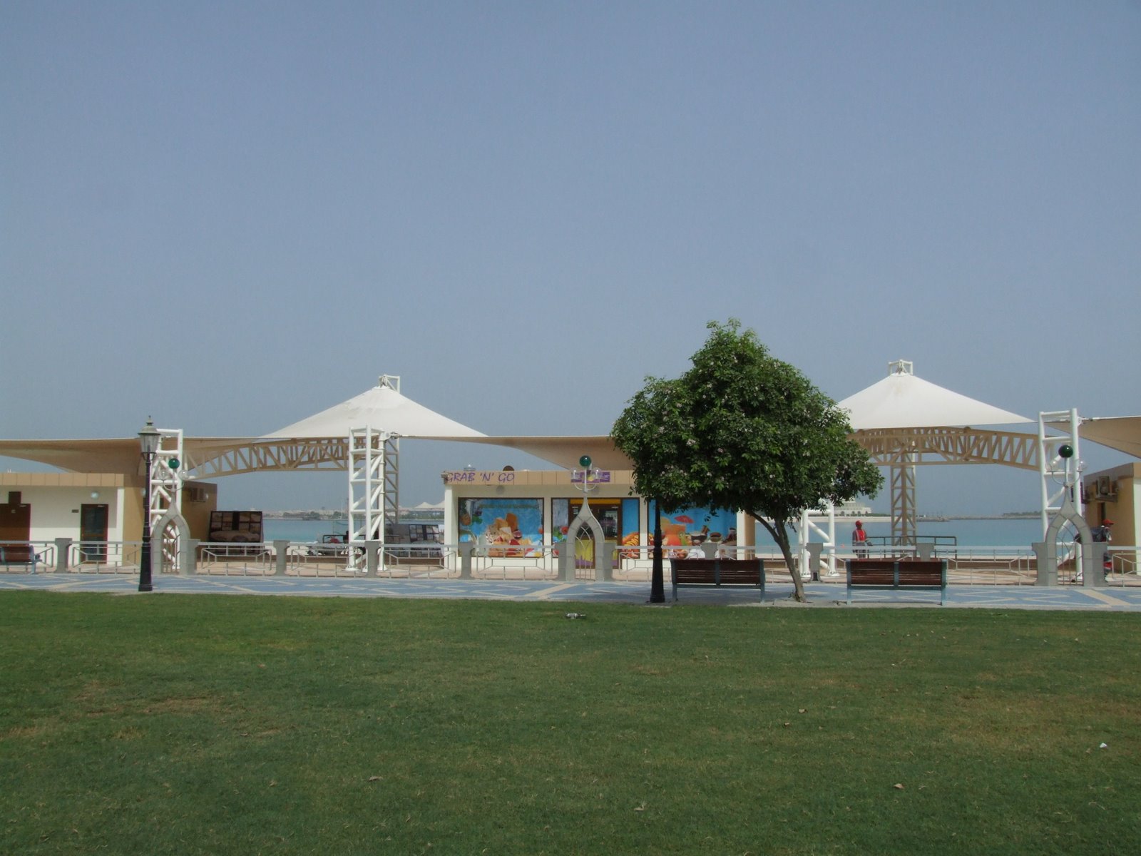 [Abu+Dhabi+Beach+10+DSCF3920.JPG]