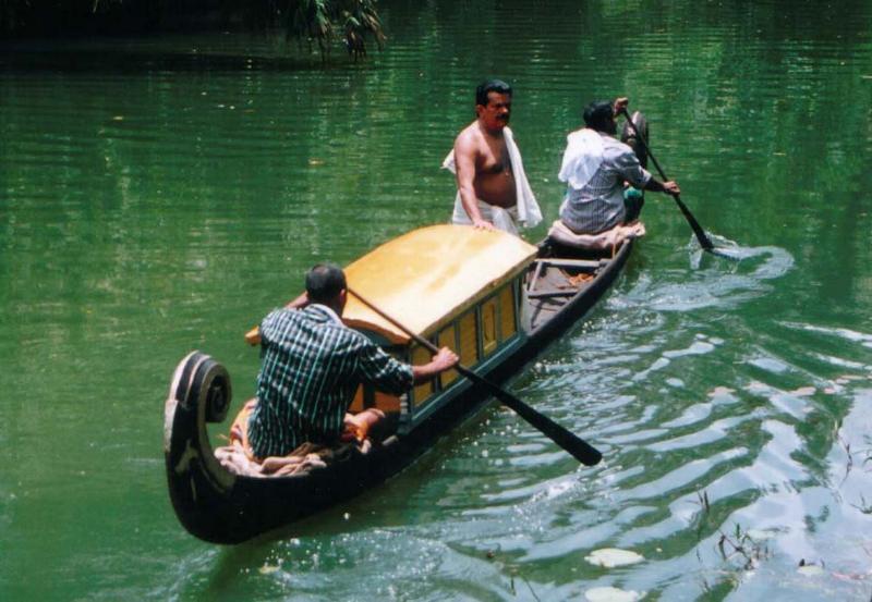 [ThiruvonaThoni...............+A+small+boat+which+holds+the+pride+of+carrying+Thiruvonathappan(A+Legendary+Hero)..jpg]