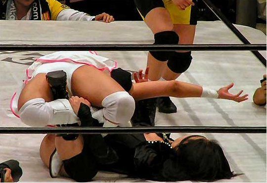 [Manami+Toyota+vs.+Kayo+Noumi2-wrestling.jpg]