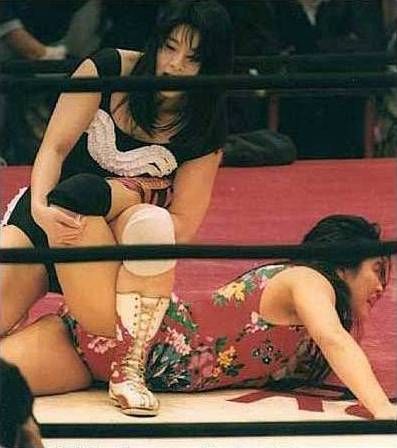[Tanako+Inoue+vs.+Noriyo+Tateno-wrestling.jpg]