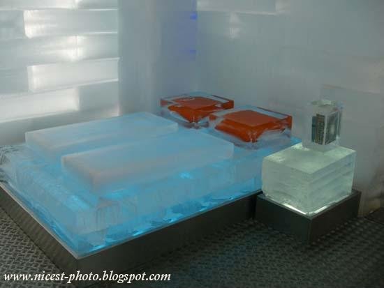 [bedroom+made+from+frozen+water.jpg]