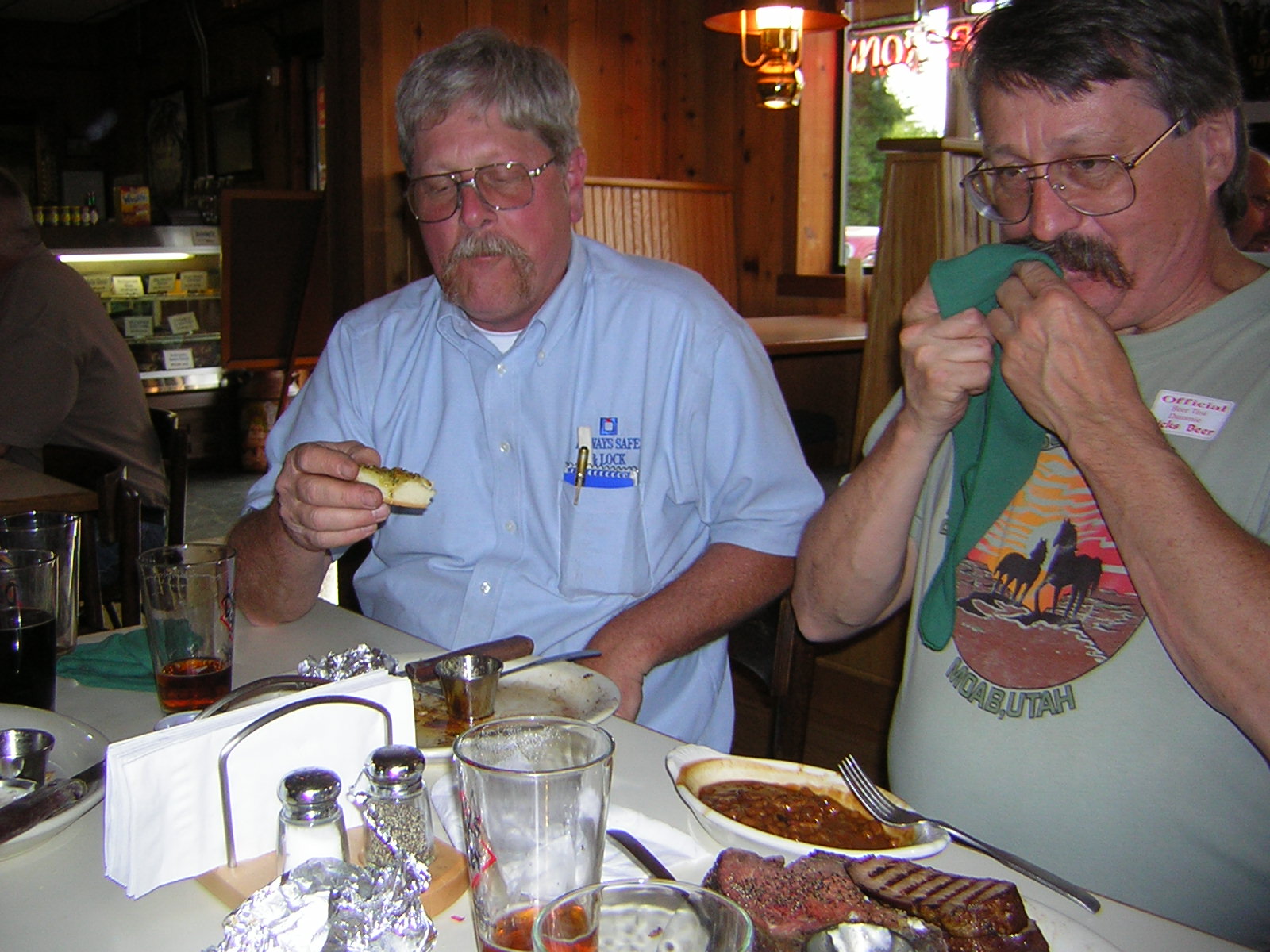 [Don+and+Doug+eating+at+NWS&D+6-8-2007+7-50-19+PM.JPG]